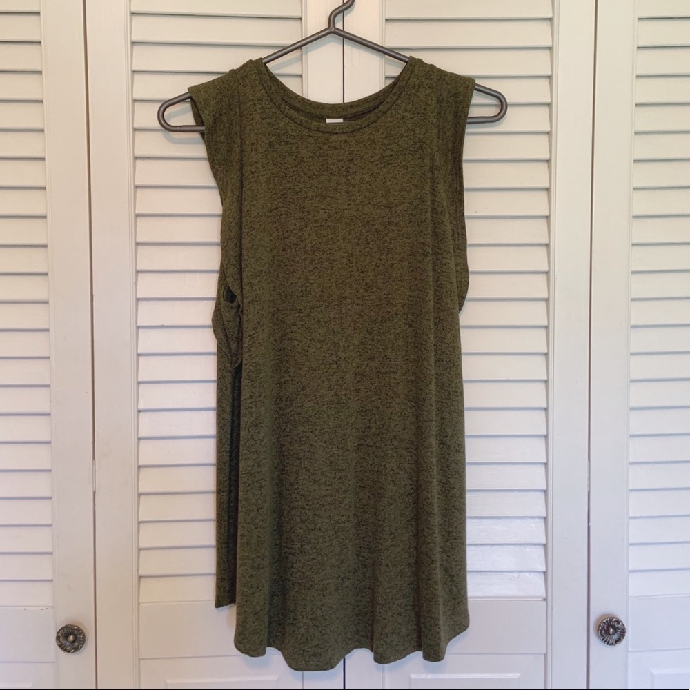 NWT Old Navy green tank top!💚💚